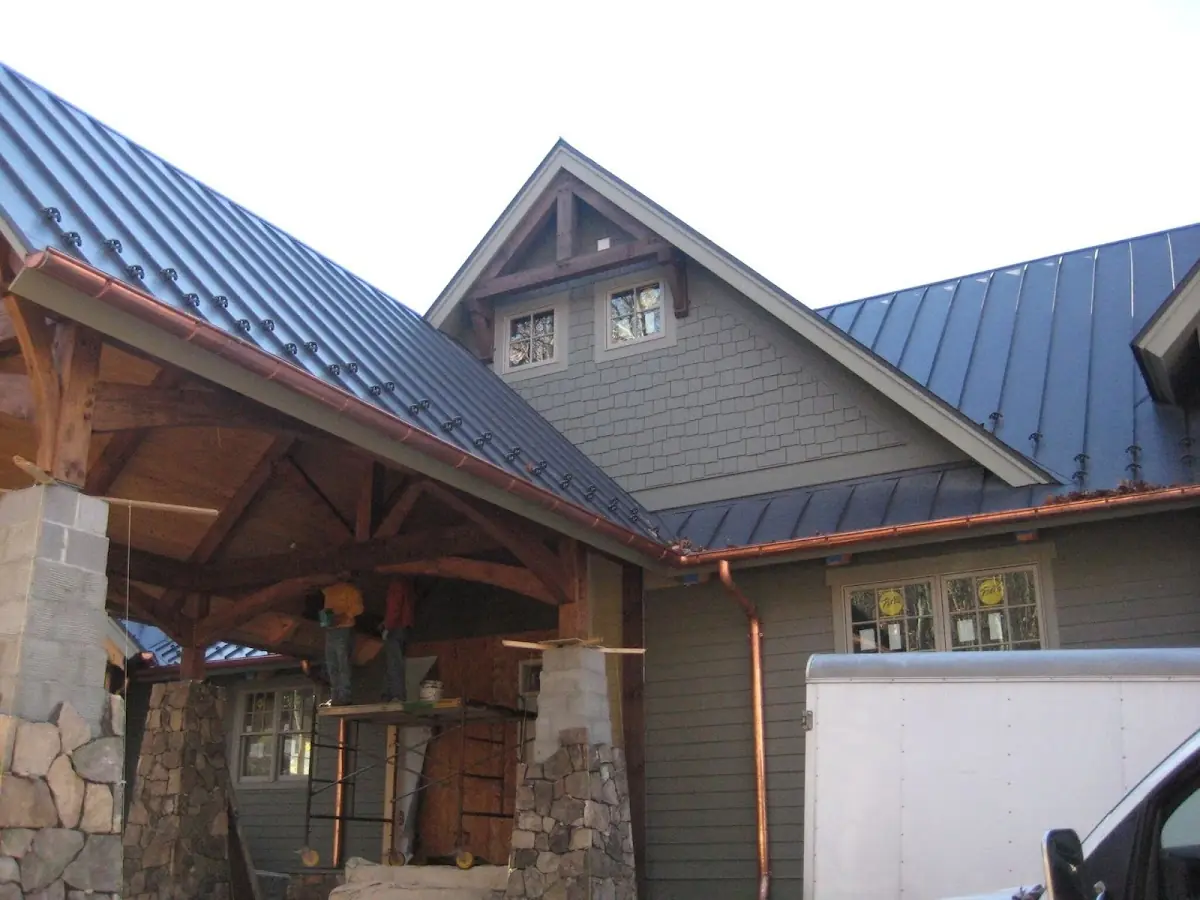Craftsman Roofing team delivering quality roofing work in Quebec